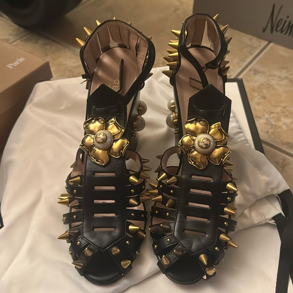AUTHENTIC GUCCI HEELS